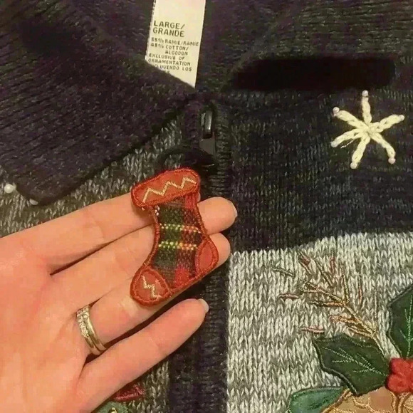 Vintage‎ Tiara International Christmas Sweater Size Large Stockings Cardinal - Picture 10 of 11